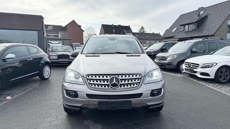 Gebraucht Mercedes ML320 224 PS (164 kW) 2007 Grau SUV
