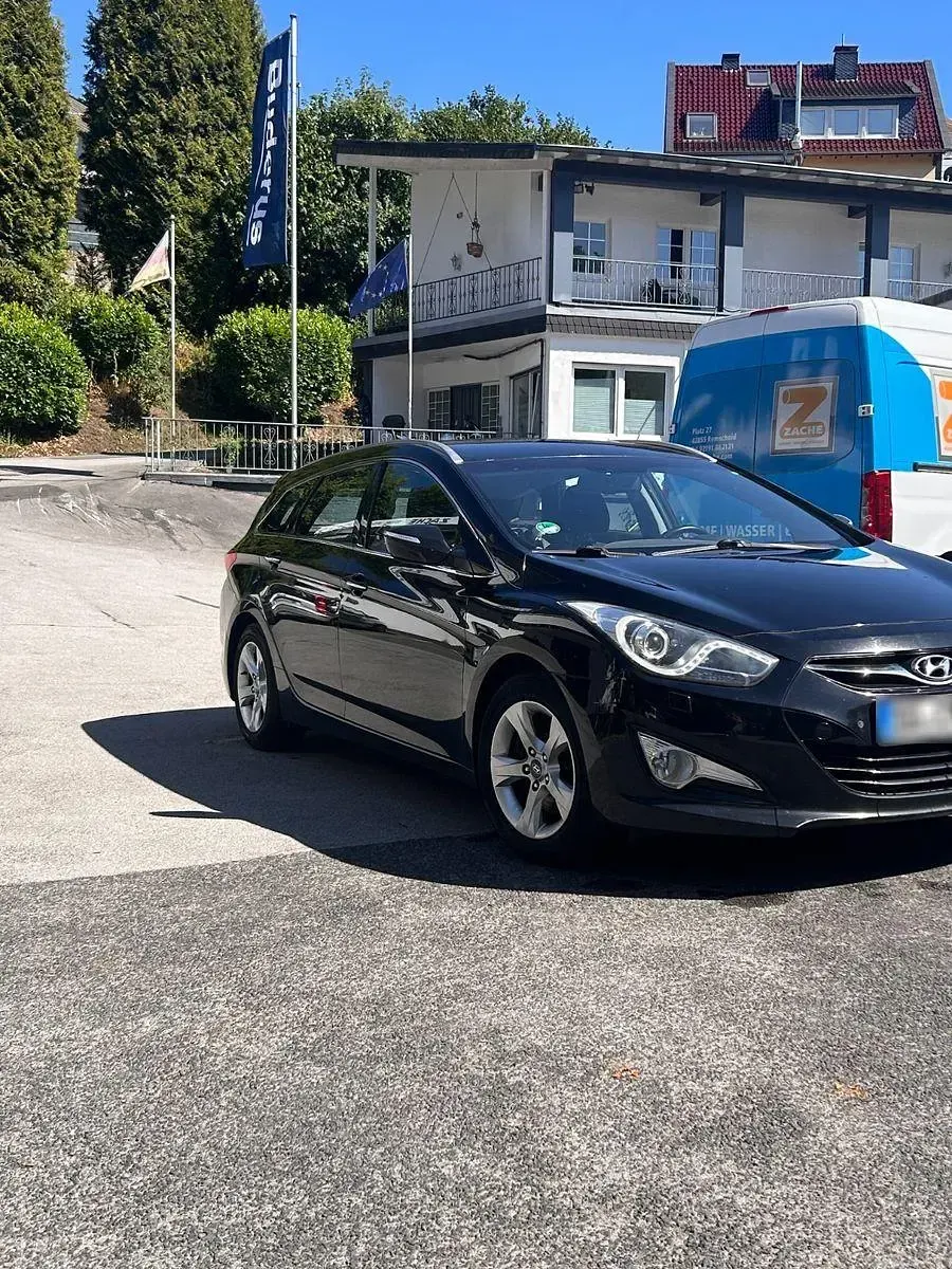 Gebraucht Hyundai i40 Style 136 PS (100 kW) 2013 Schwarz Kombi