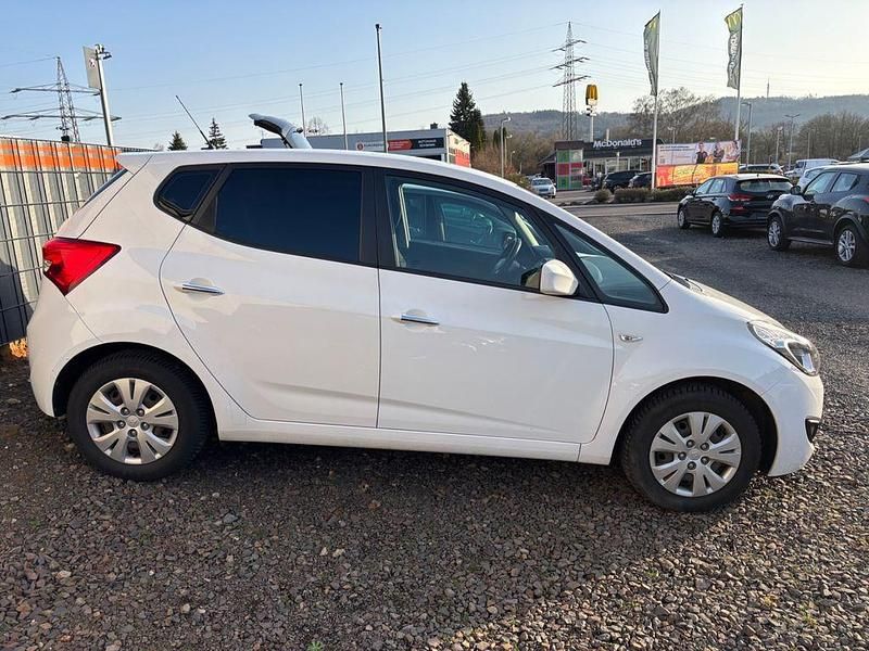 Gebraucht Hyundai ix20 Classic 90 PS (66 kW) 2012 Weiß Kleinwagen