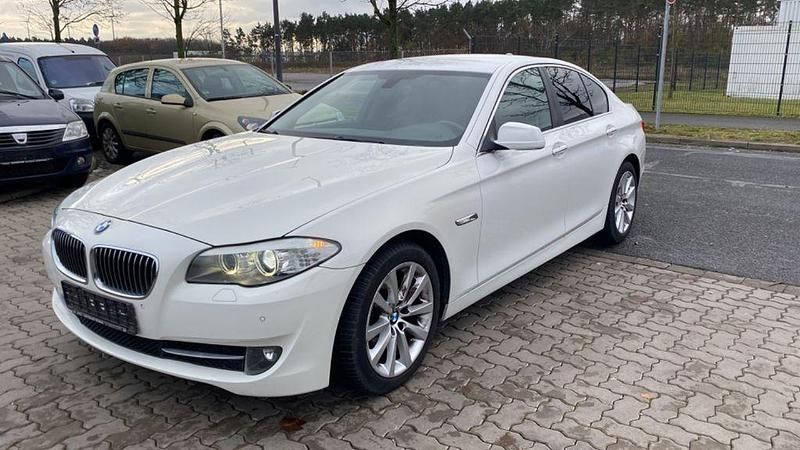 Weiß Gebraucht 2012 BMW 520 Efficient Dynamics Limousine | 9.990 € (Guter Preis) - Bild 1/4