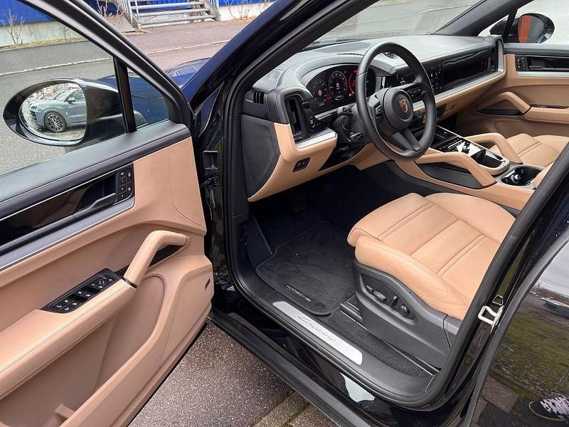 Gebraucht Porsche Cayenne Coupe 470 PS (345 kW) 2023 Schwarz Coupé