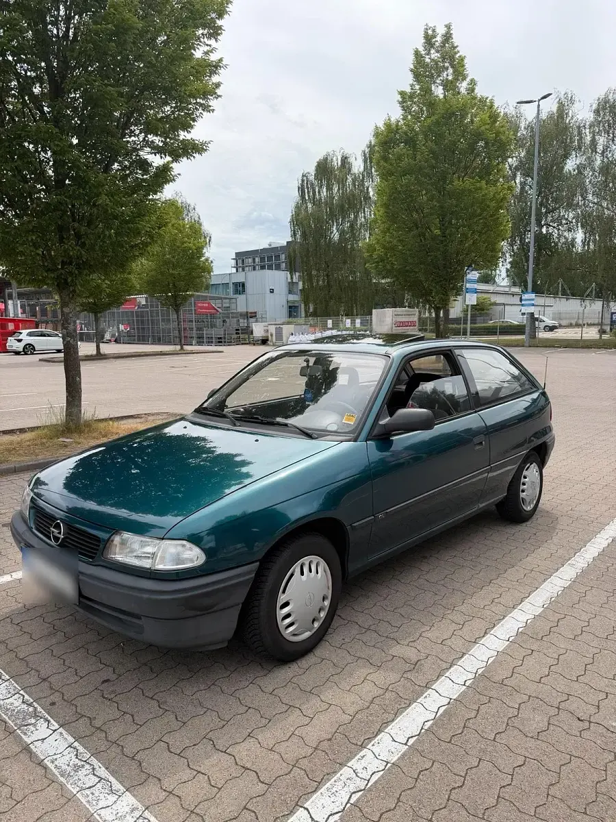 Gebraucht Opel Astra 75 PS (55 kW) 1995 Grün Limousine