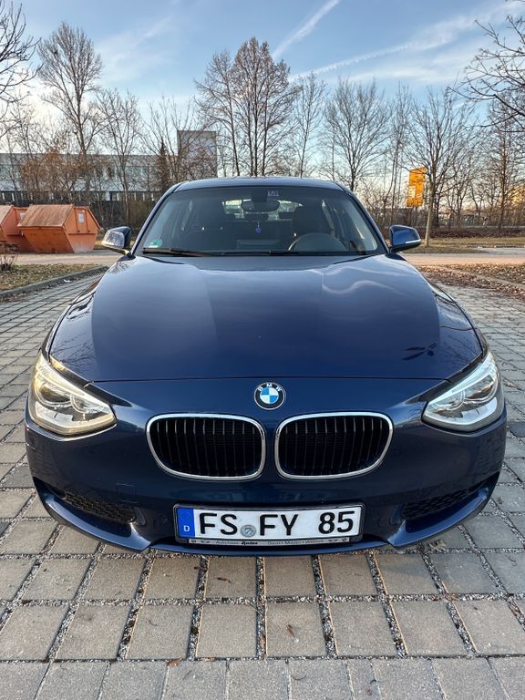 Blau Gebraucht 2012 BMW 118 Sport Line Kleinwagen | 9.300 € (Fairer Preis) - Bild 1/4