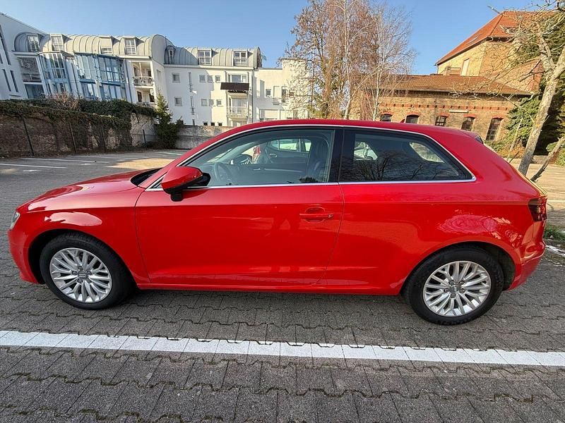Gebraucht Audi A3 Ambition 150 PS (110 kW) 2013 Rot Limousine