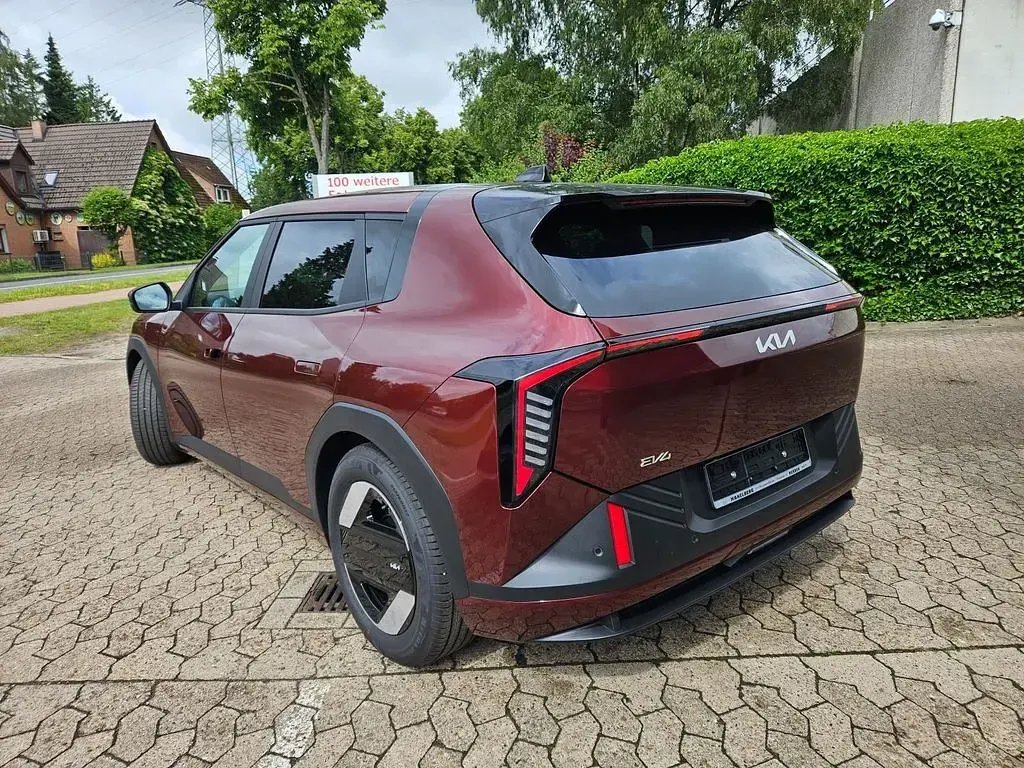Neu Kia EV4 Earth 150 kW (204 PS) 2025 (ard) magmarot metallic Limousine
