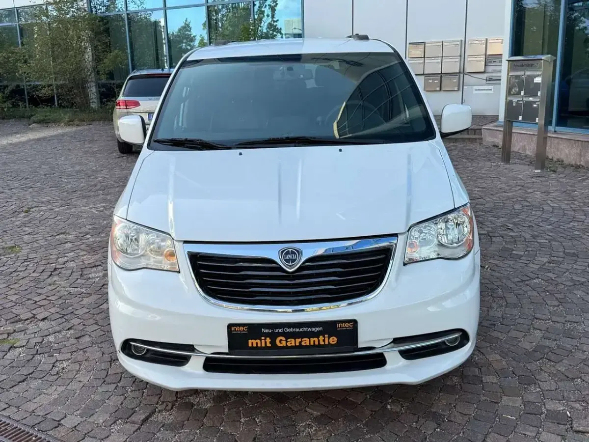 Gebraucht Lancia Voyager S 177 PS (130 kW) 2014 Weiß Van / Kleinbus