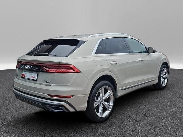 Używany Audi Q8 Ambiente 286 KM (210 kW) 2022 Beżowy SUV