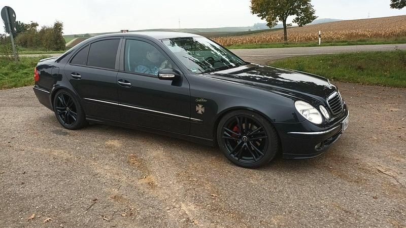 Schwarz Gebraucht 2006 Mercedes E280 Limousine | 4.800 € (Fairer Preis) - Bild 1/4