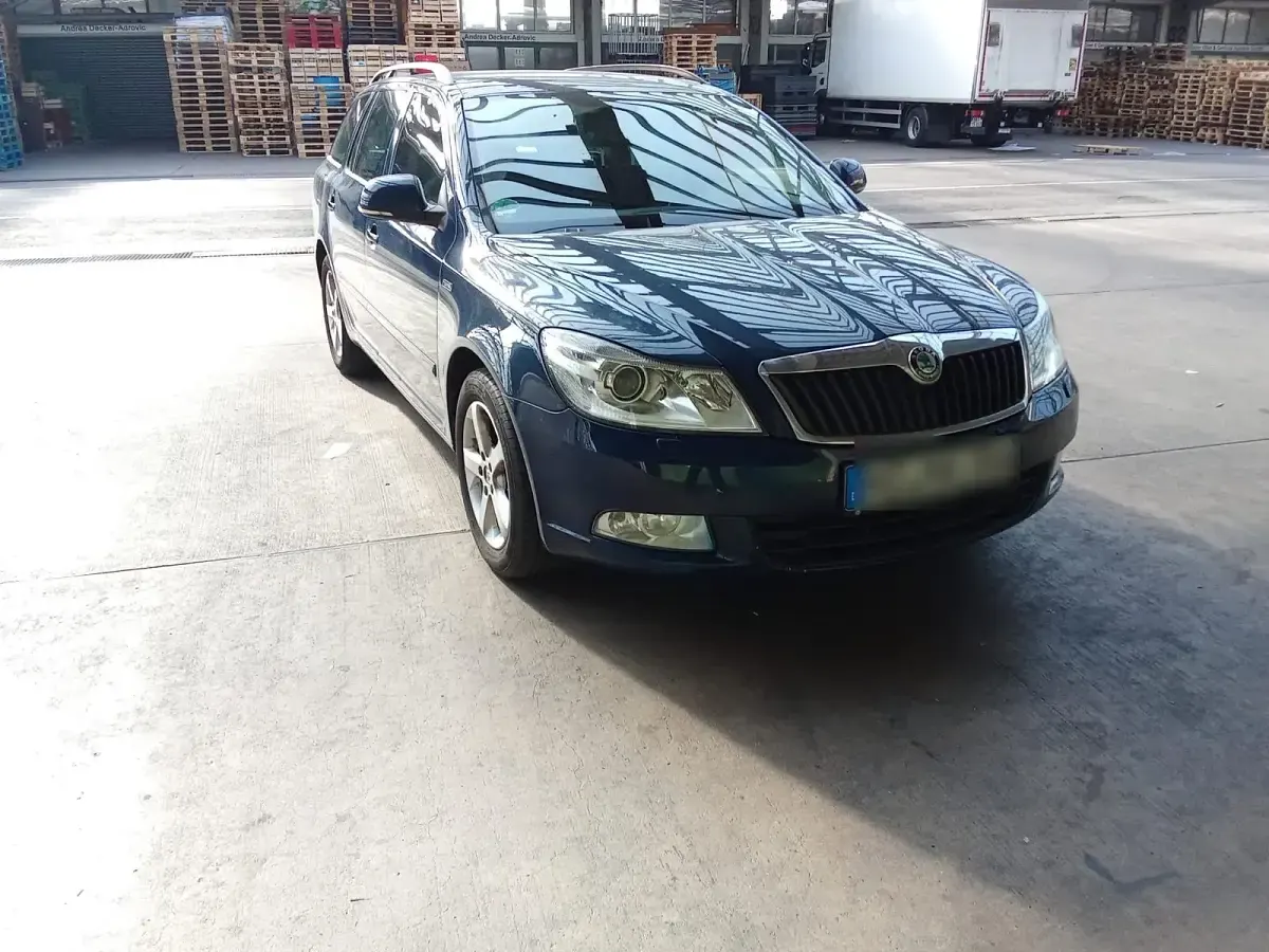 Gebraucht Skoda Octavia 105 PS (77 kW) 2012 Blau Kombi