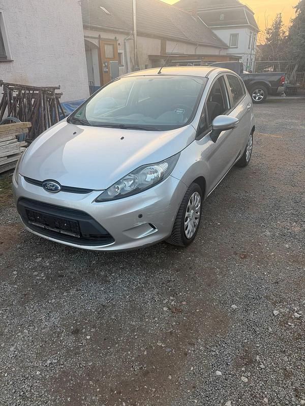 Gebraucht Ford Fiesta 81 PS (59 kW) 2009 Silber Kleinwagen