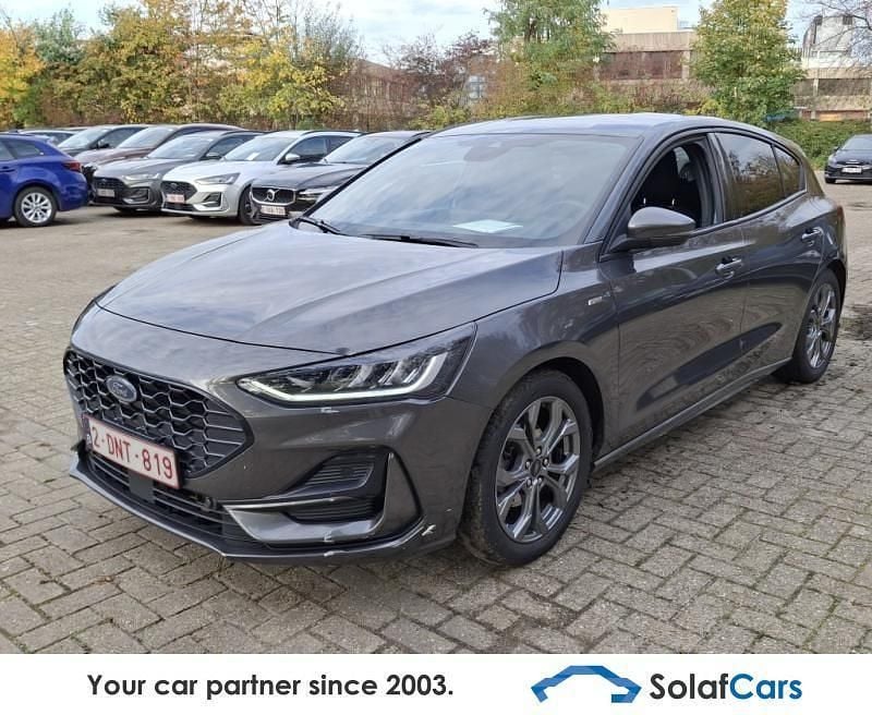 Grau Gebraucht 2023 Ford Focus ST-Line Limousine | 13.855 € (Superpreis) - Bild 1/4