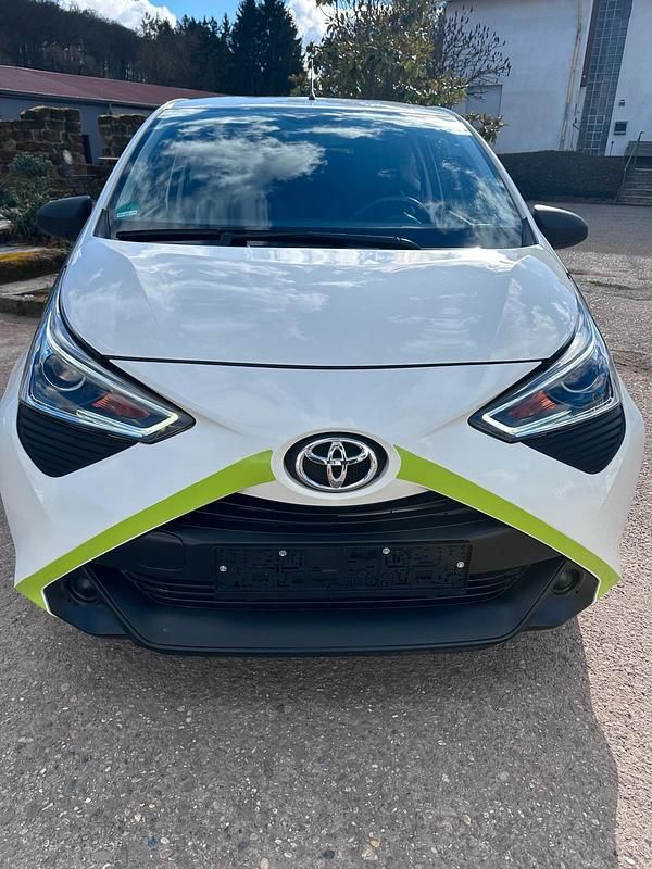 Gebraucht Toyota Aygo 72 PS (52 kW) 2021 Weiß Kleinwagen
