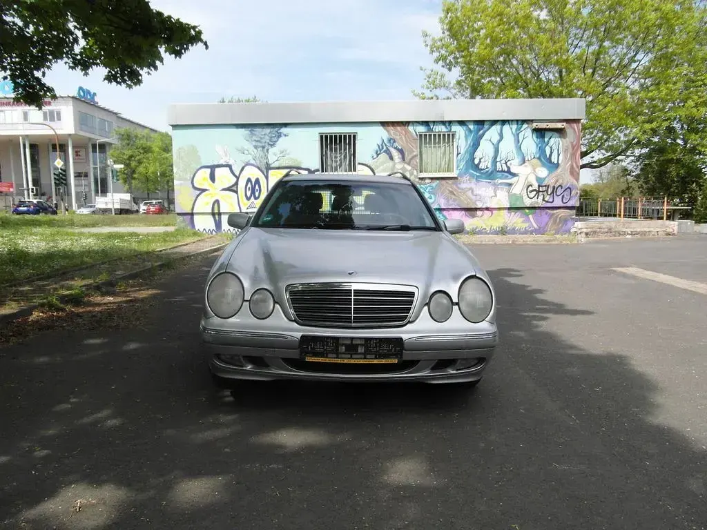 Gebraucht Mercedes E280 Elegance 204 PS (150 kW) 2000 Silber Limousine