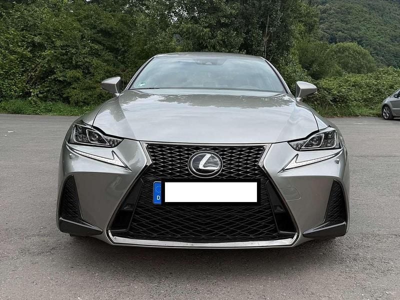 Silber Gebraucht 2017 Lexus IS200t Sport Line Limousine | 27.299 € - Bild 1/4