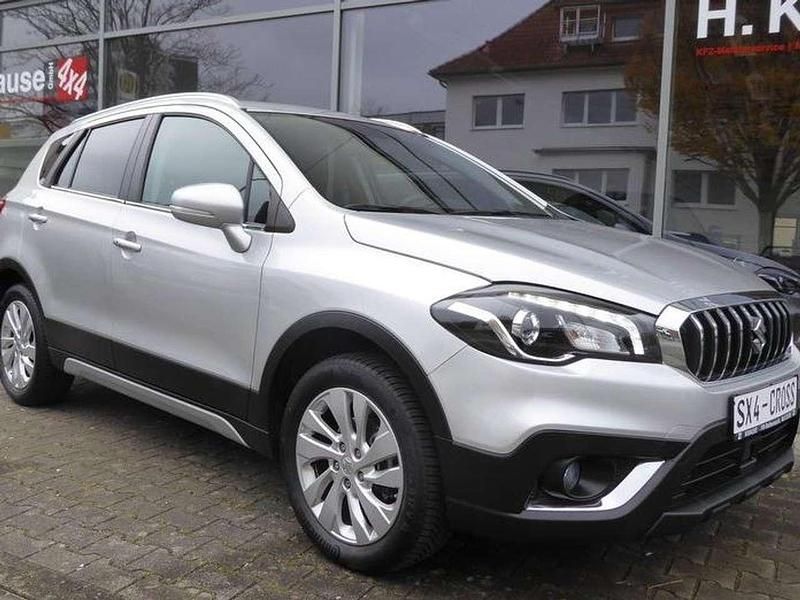 Silber Gebraucht 2020 Suzuki SX4 S-Cross Comfort Limousine | 15.890 € (Fairer Preis) - Bild 1/4