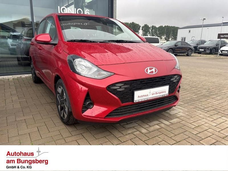 Rot Neu 2025 Hyundai i10 Trend Kleinwagen | 18.490 € (Etwas zu teuer) - Bild 1/3