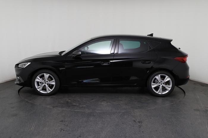 Neu Seat Leon FR 150 PS (110 kW) 2025 Schwarz, nachtschwarz 0e0e Limousine