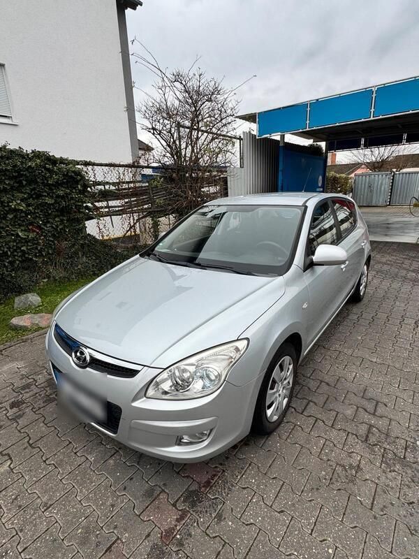 Silber Gebraucht 2007 Hyundai i30 Kleinwagen | 5.500 € (Etwas zu teuer) - Bild 1/4