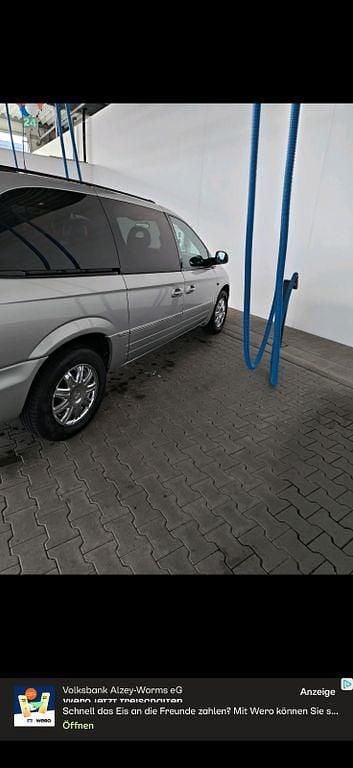 Silber Gebraucht 2004 Chrysler Grand Voyager Limited Van / Kleinbus | 3.650 € (Etwas zu teuer) - Bild 1/4