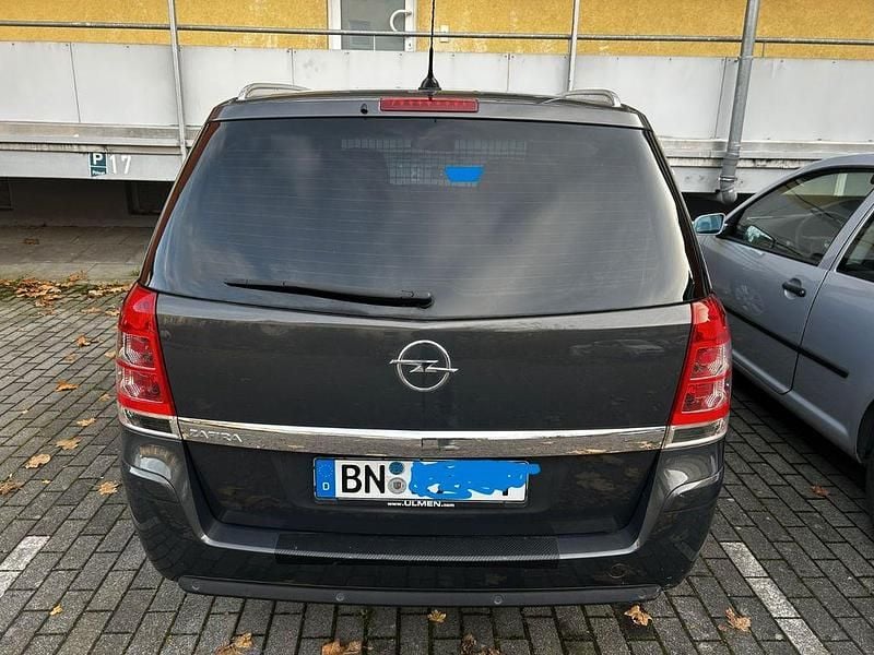 Gebraucht Opel Zafira Family 140 PS (102 kW) 2012 Grau Van / Kleinbus