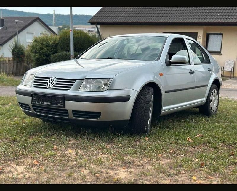 Silber Gebraucht 2001 VW Bora Edition Limousine | 1.299 € (Fairer Preis) - Bild 1/4