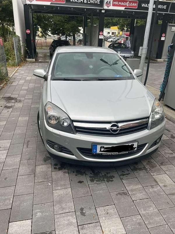 Grau Gebraucht 2006 Opel Astra GTC Cosmo Limousine | 2.500 € (Fairer Preis) - Bild 1/4