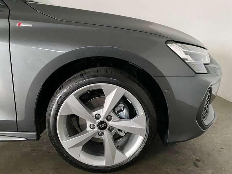 Neu Audi A3 S-Line 150 PS (110 kW) 2025 Daytonagrau perleffekt Limousine