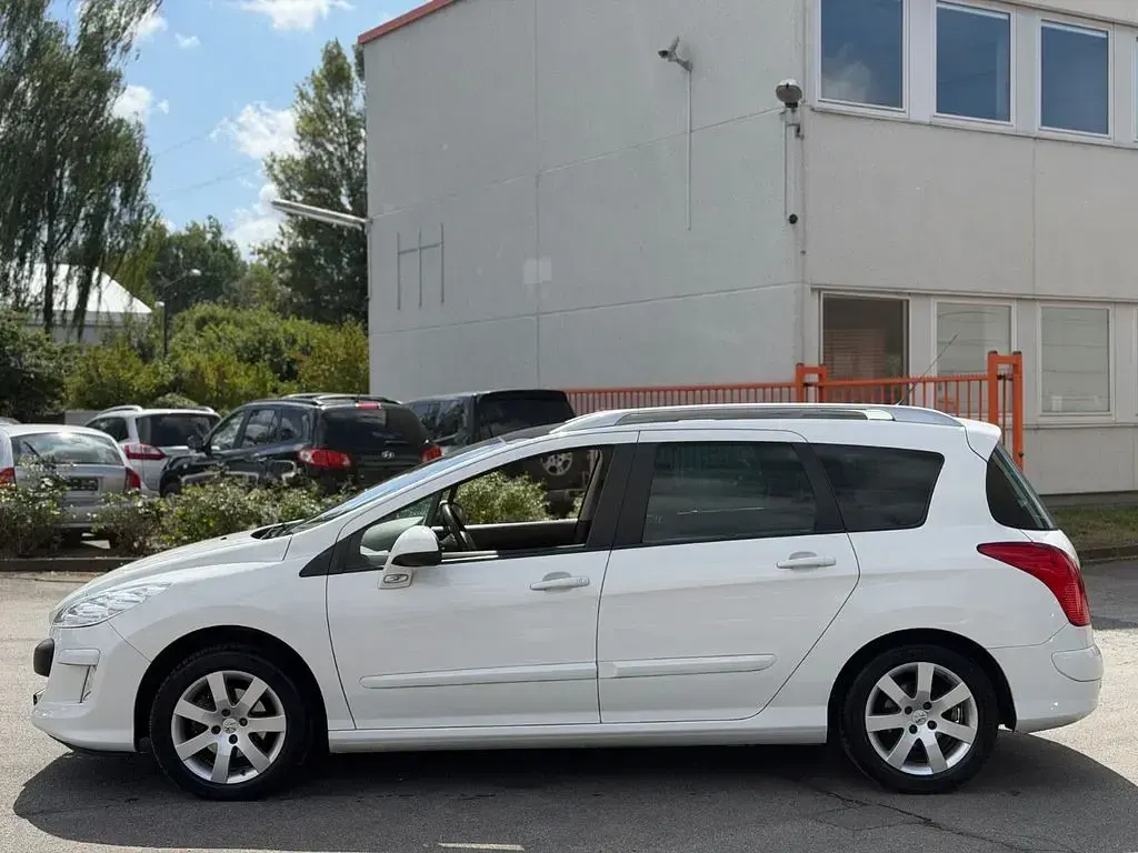 Gebraucht Peugeot 308 SW Family 111 PS (81 kW) 2011 Weiß Kombi