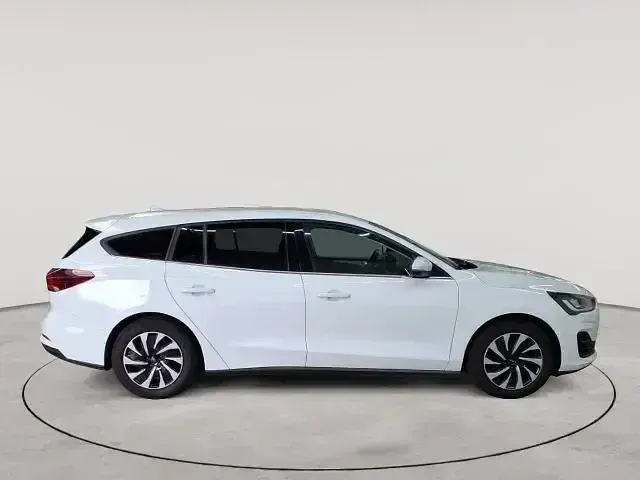 Gebraucht Ford Focus Titanium 120 PS (88 kW) 2023 Frozen white Kombi
