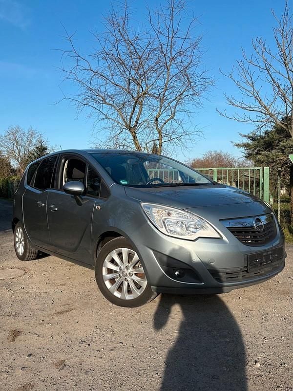 Gebraucht Opel Meriva Active 120 PS (88 kW) 2013 Silber Van / Kleinbus