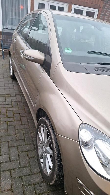 Gebraucht Mercedes B200 136 PS (100 kW) 2007 Gold Van / Kleinbus