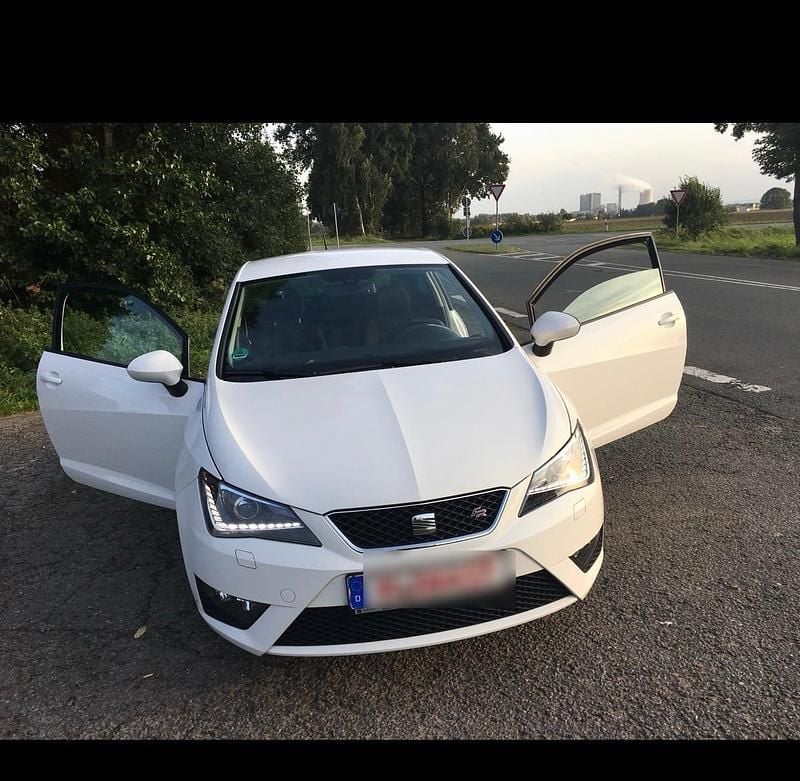 Weiß Gebraucht 2012 Seat Ibiza SC FR Kleinwagen | 9.450 € (Etwas zu teuer) - Bild 1/1