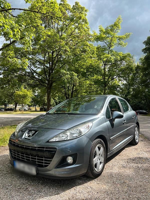 Grau Gebraucht 2012 Peugeot 207 Limousine | 2.000 € (Guter Preis) - Bild 1/4