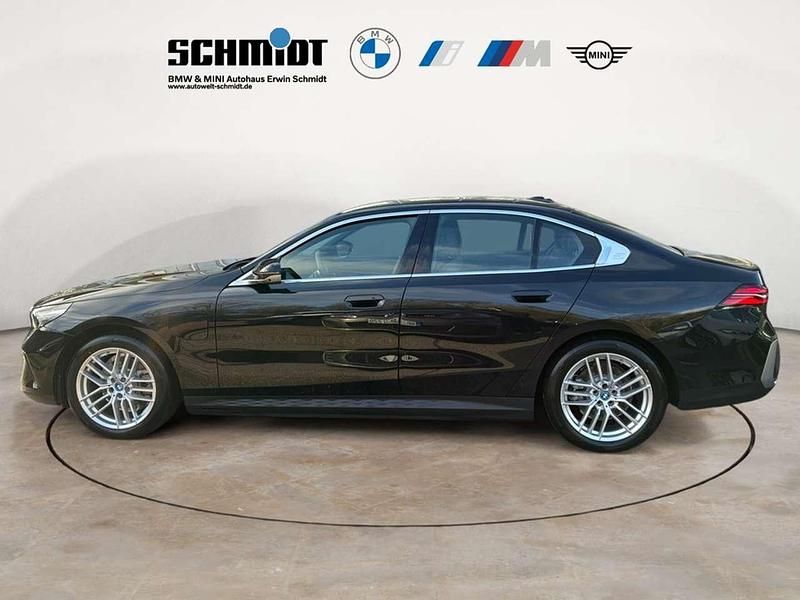 Gebraucht BMW 530e 299 PS (219 kW) 2024 Saphirschwarz metallic Limousine