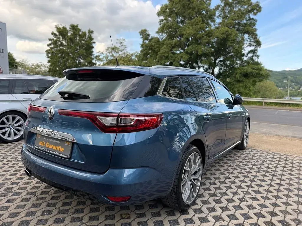Używany Renault Mégane Intens 101 KM (74 kW) 2018 Niebieski Sedan/Limuzyna