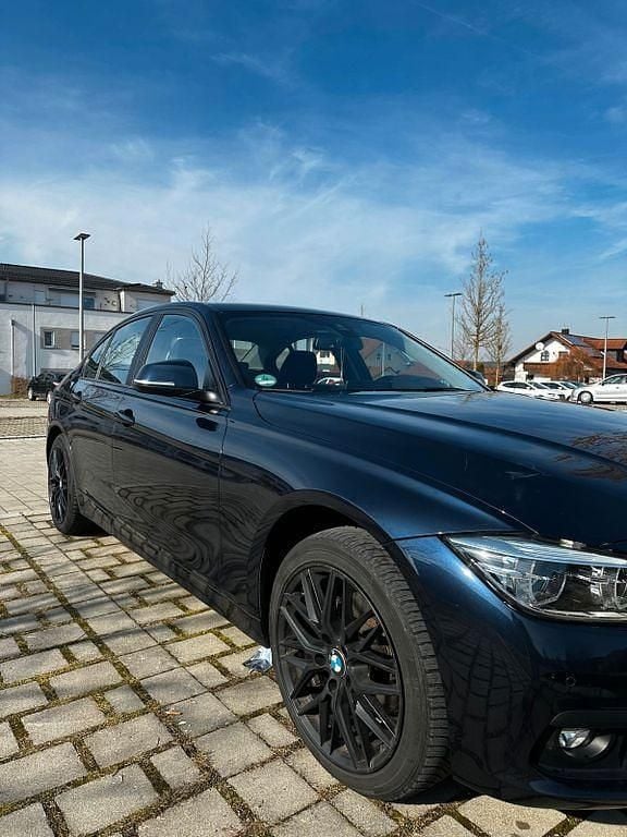 Gebraucht BMW 320 Advantage 190 PS (139 kW) 2016 Limousine