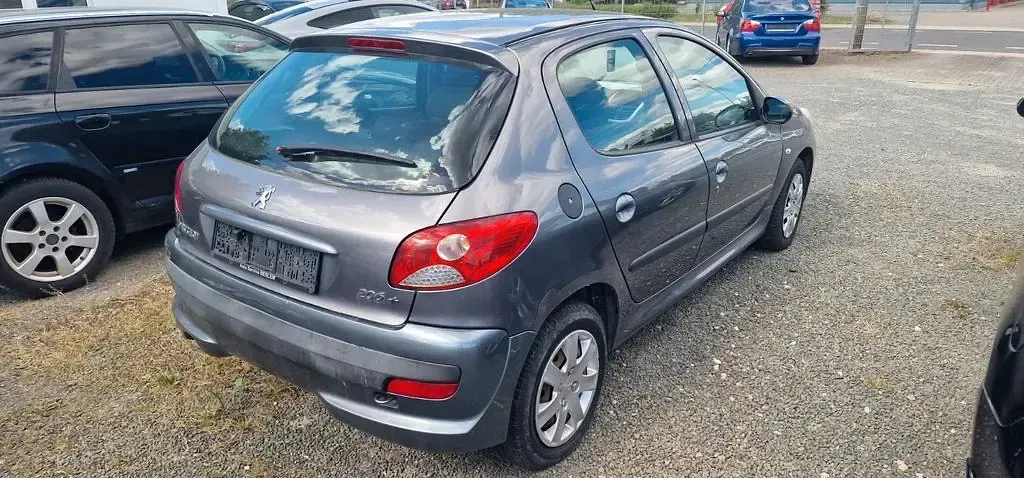 Gebraucht Peugeot 206+ 75 PS (55 kW) 2009 Grau Kleinwagen