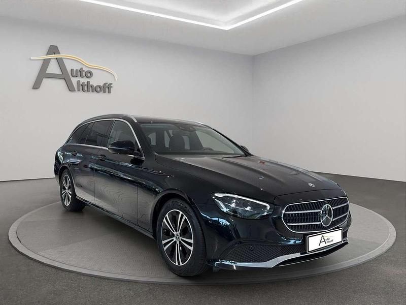 Schwarz Gebraucht 2023 Mercedes E200 Kombi | 37.799 € (Guter Preis) - Bild 1/4
