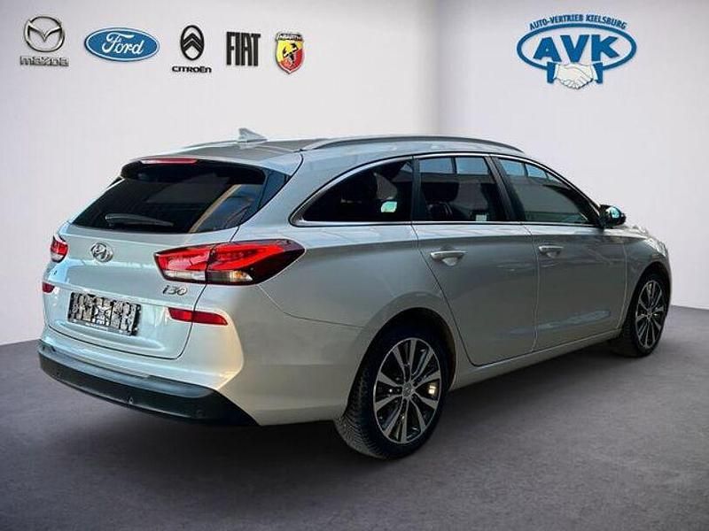 Gebraucht Hyundai i30 Premium 140 PS (102 kW) 2018 Silber Kombi