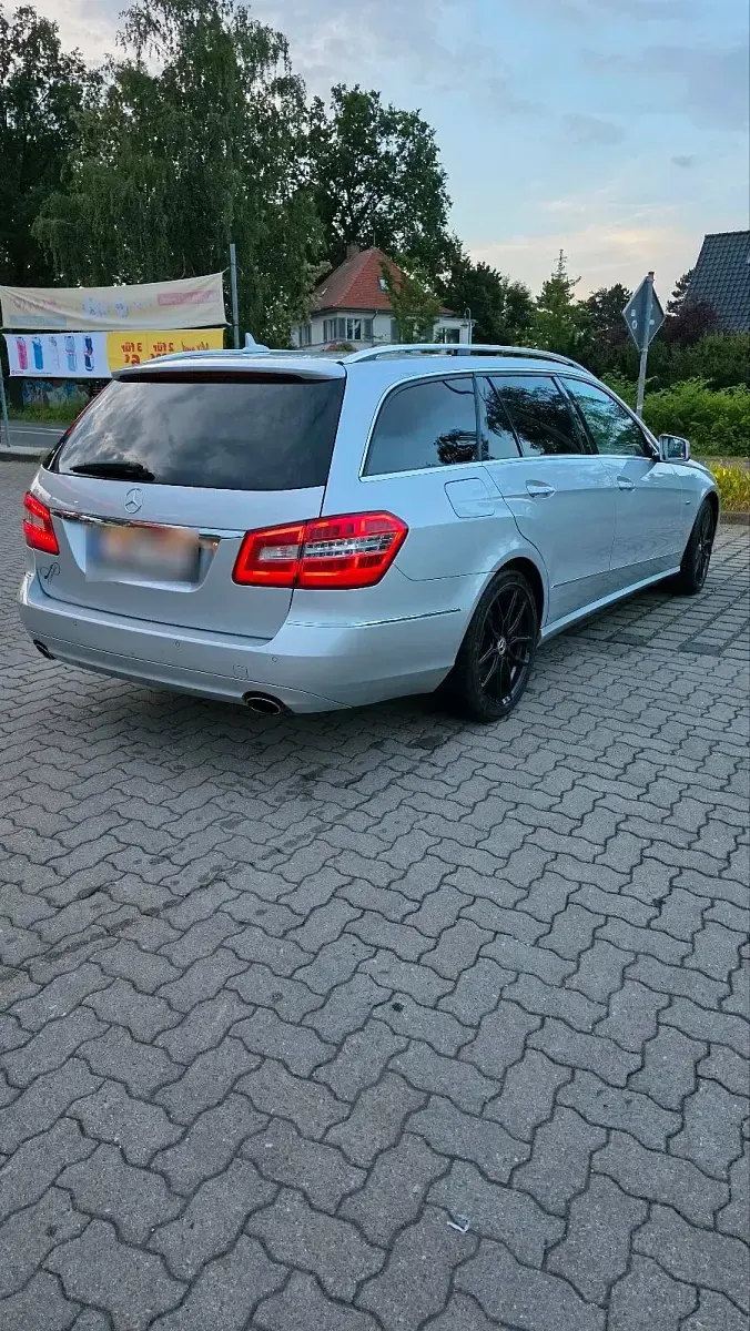 Gebraucht Mercedes E350 265 PS (194 kW) 2010 Silber Limousine