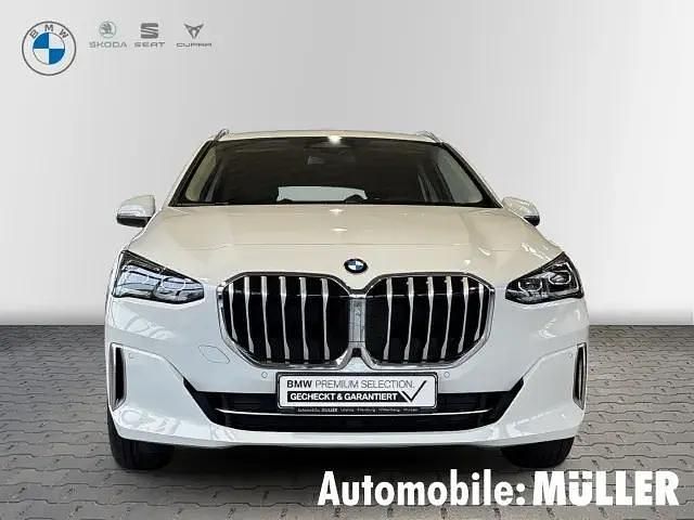 Weiss Gebraucht 2024 BMW 218 Active Tourer Luxury Line Van / Kleinbus | 34.790 € (Fairer Preis) - Bild 1/3