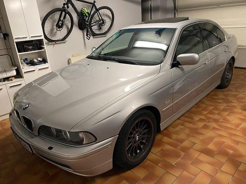 Silber Gebraucht 2003 BMW 540 M Sport Limousine | 13.950 € (Superpreis) - Bild 1/4