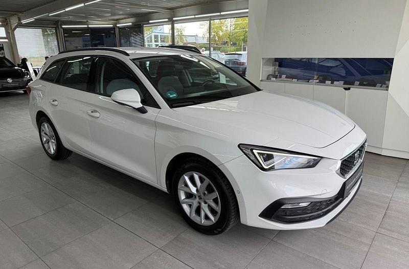 "candy" weiss Gebraucht 2022 Seat Leon Style Kombi | 16.490 € (Guter Preis) - Bild 1/4