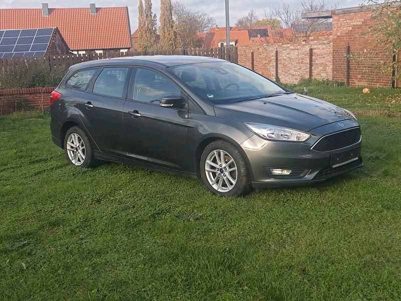 Grau Gebraucht 2018 Ford Focus Kombi | 9.250 € (Superpreis) - Bild 1/4