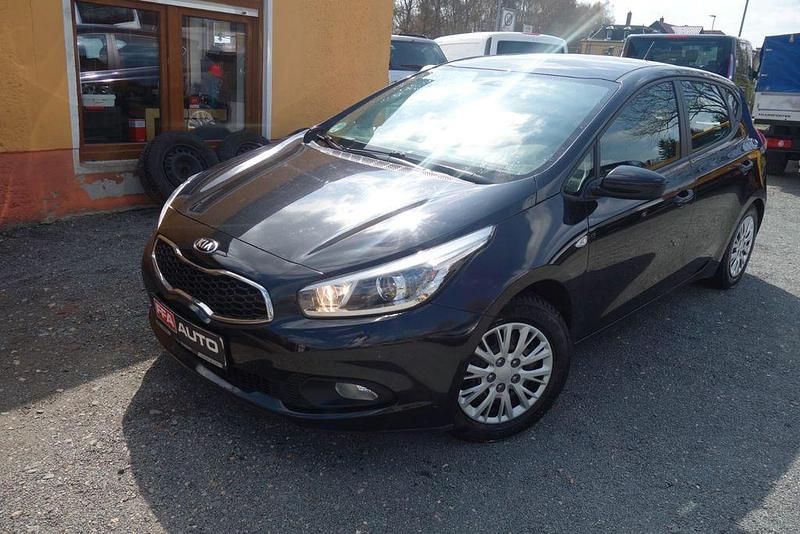 Second-hand Kia Ceed Attract 99 CP (72 kW) 2013 Hatchback