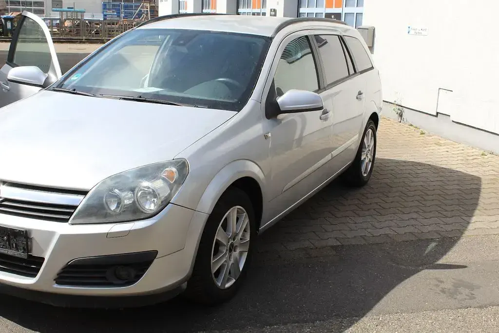Gebraucht Opel Astra Sport 140 PS (102 kW) 2007 Silber Limousine