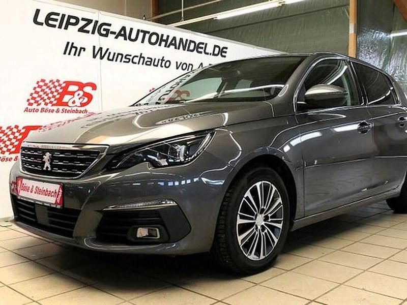 Grau Gebraucht 2021 Peugeot 308 Allure Limousine | 19.174 € - Bild 1/4