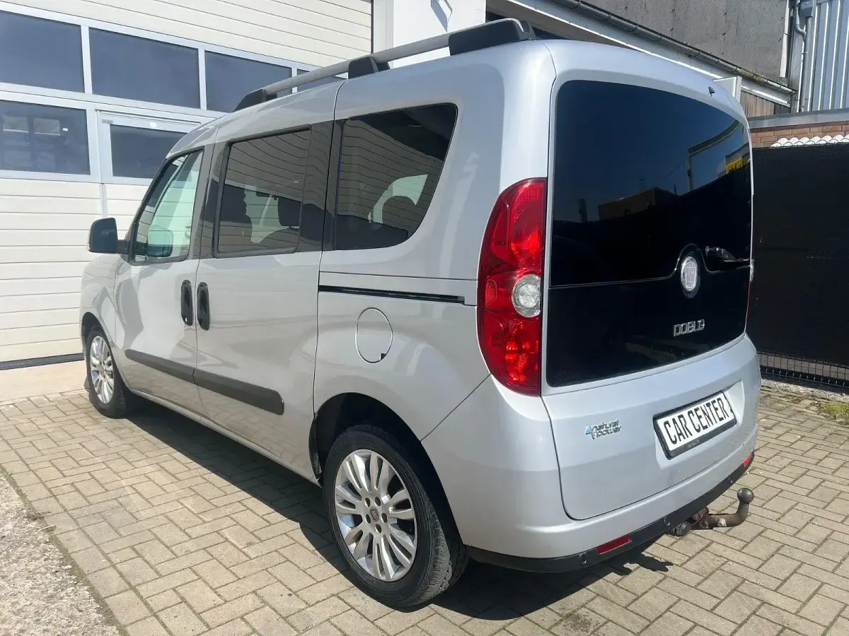 Gebraucht Fiat Doblò 120 PS (88 kW) 2012 Silber Van / Kleinbus