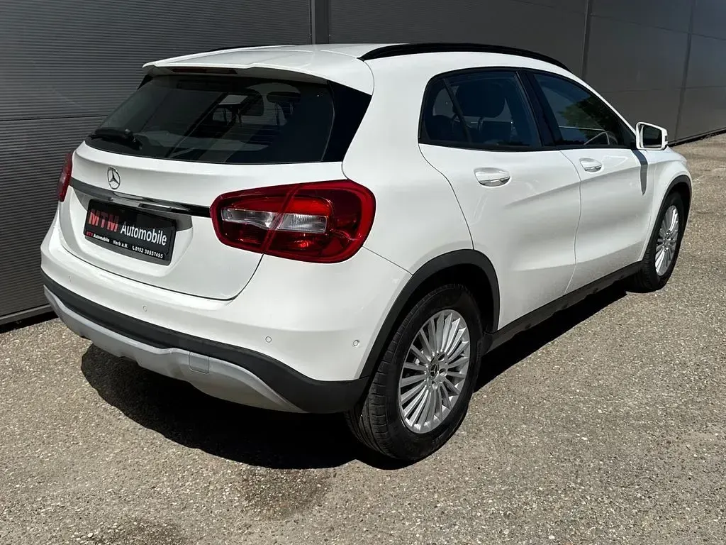 Gebraucht Mercedes GLA200 136 PS (100 kW) 2019 Weiß SUV