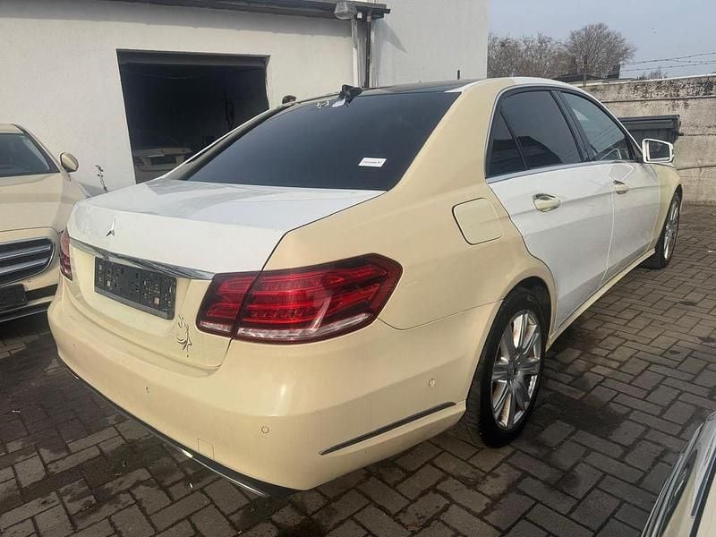 Usado Mercedes E200 136 CV (100 kW) 2015 Blanco Berlina